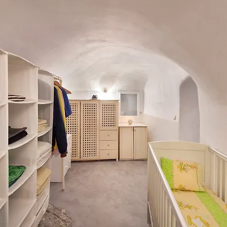 Vakantiehuis White Cave Private Pýrgos