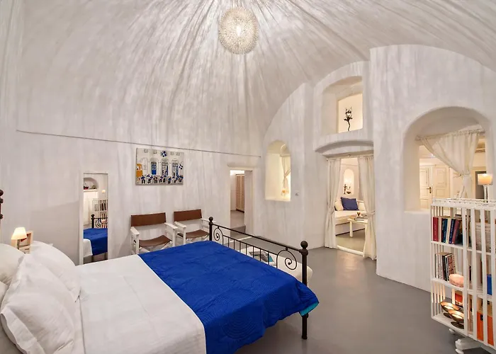 White Cave Private Pyrgos Kallistis