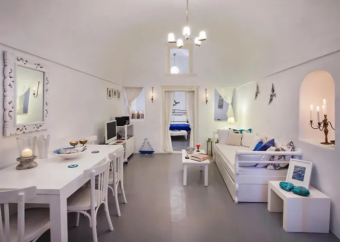 White Cave Private Pýrgos