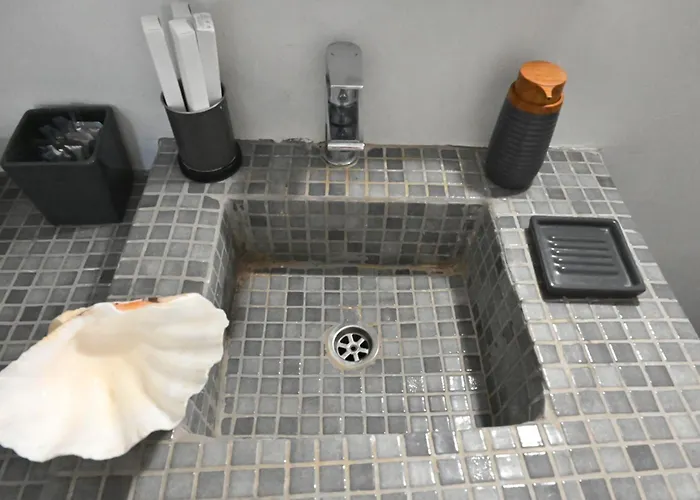 White Cave Private Pýrgos