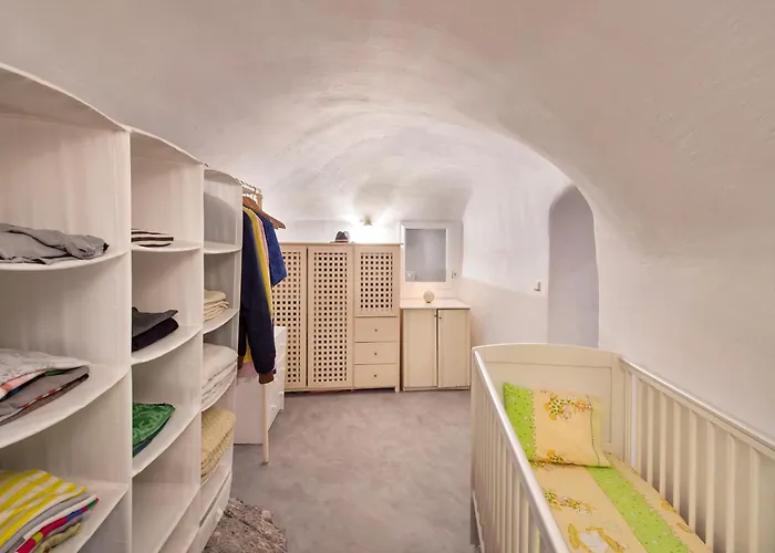 Holiday home White Cave Private Pyrgos Kallistis