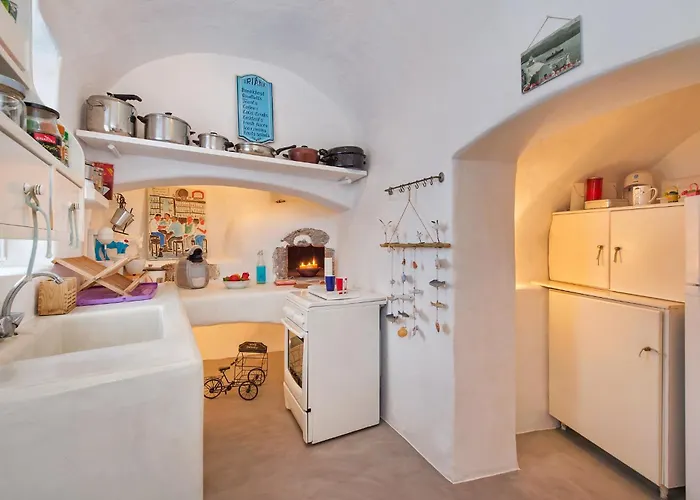 White Cave Private *