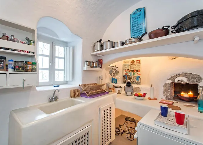 White Cave Private * Pyrgos Kallistis