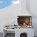 White Cave Private Pýrgos