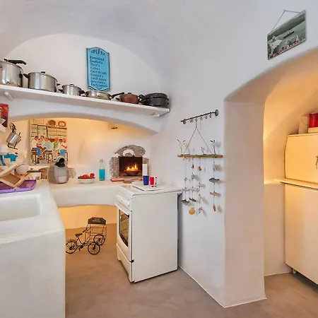 White Cave Private *
