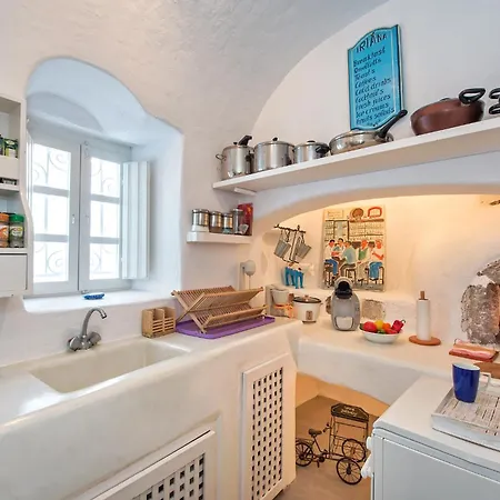 White Cave Private * Pírgosz