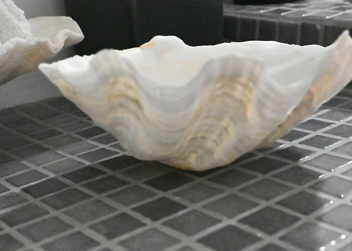 White Cave Private *